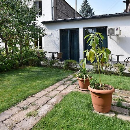 The Nut Guest House Ереван Экстерьер фото