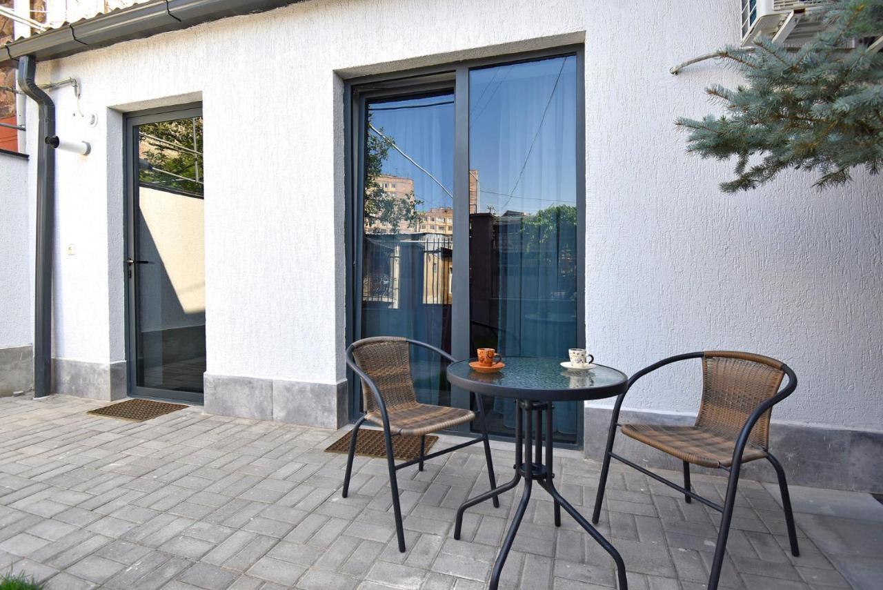 The Nut Guest House Ереван Экстерьер фото