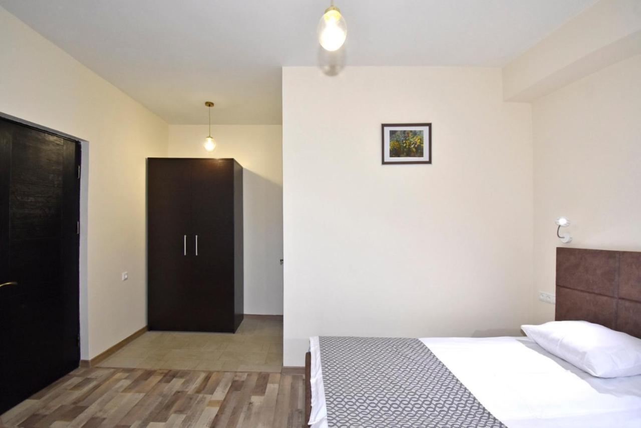 The Nut Guest House Ереван Экстерьер фото