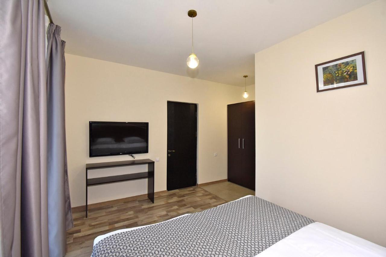 The Nut Guest House Ереван Экстерьер фото