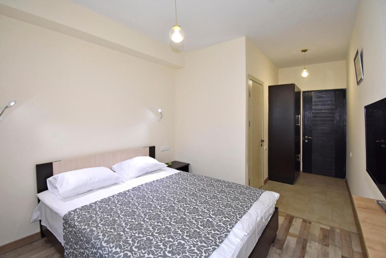 The Nut Guest House Ереван Экстерьер фото