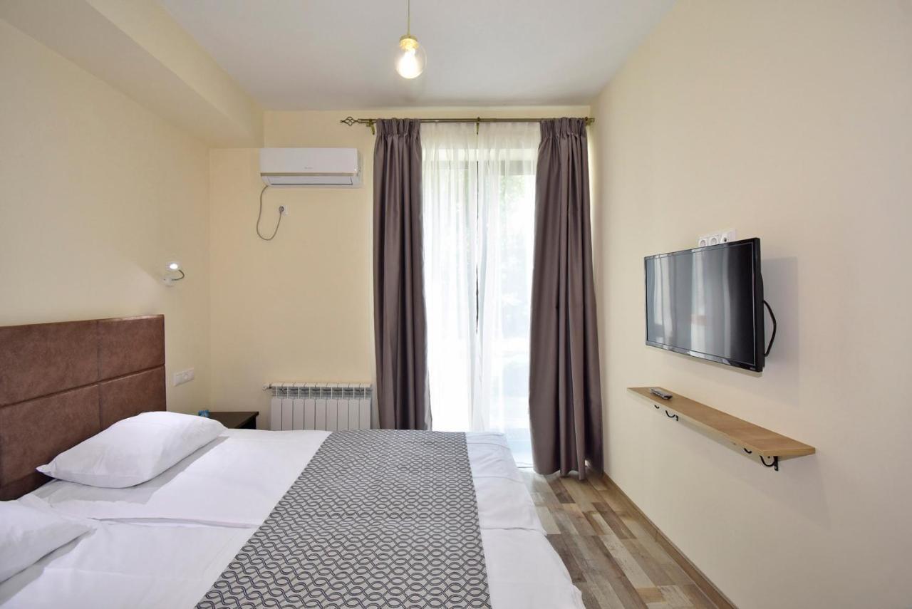 The Nut Guest House Ереван Экстерьер фото
