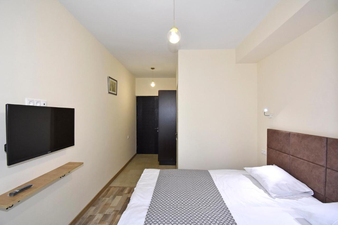 The Nut Guest House Ереван Экстерьер фото